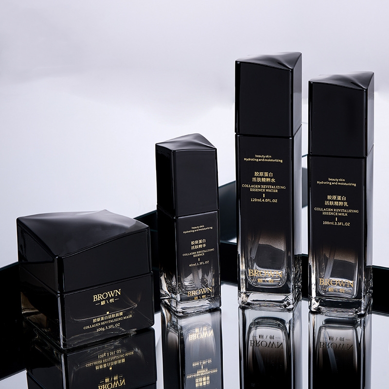 Ainutlaatuinen neliönmuotoinen lasikermapurkki korotetulla kannella kosmeettisiin pakkauksiin Ainutlaatuinen neliönmuotoinen lasikermapurkki korotetulla kannella kosmeettisiin pakkauksiin