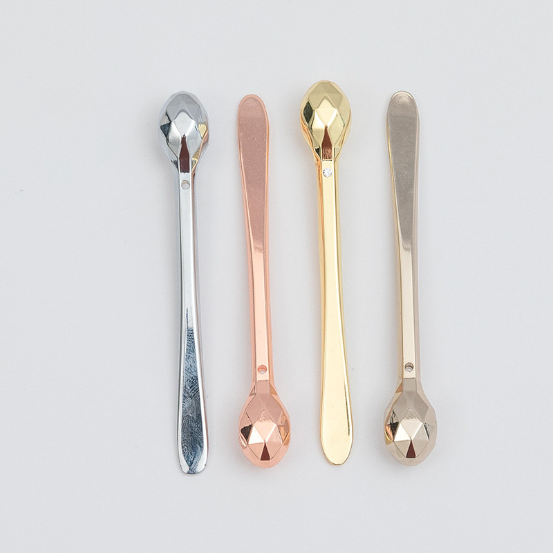 Ainutlaatuinen timanttileikattu muotoilu sinkkiseoksesta silmänympärysvoidepuille Ainutlaatuinen timanttileikattu muotoilu sinkkiseoksesta silmänympärysvoidepuille